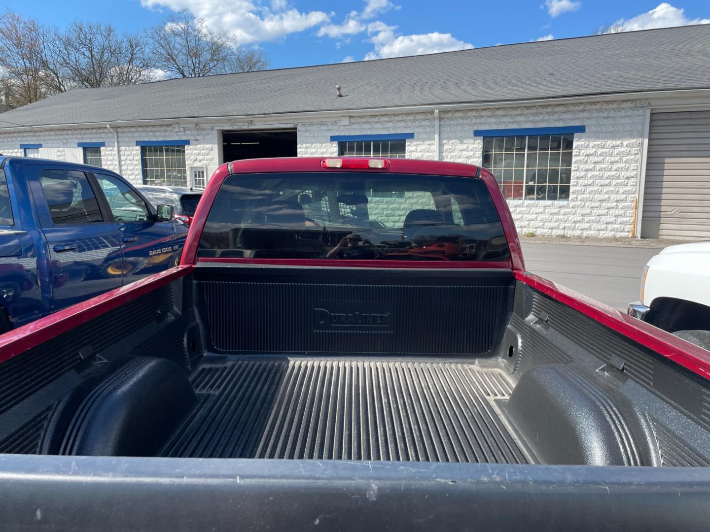 2007 Red /tan GMC Sierra Classic 1500 SL Ext. Cab 4WD (1GTEK19Z07Z) with an 5.3L V8 OHV 16V FFV engine, 4-Speed Automatic Overdrive transmission, located at 101 N. Main Street, Muncy, PA, 17756, (570) 546-5462, 41.207691, -76.785942 - Photo#4